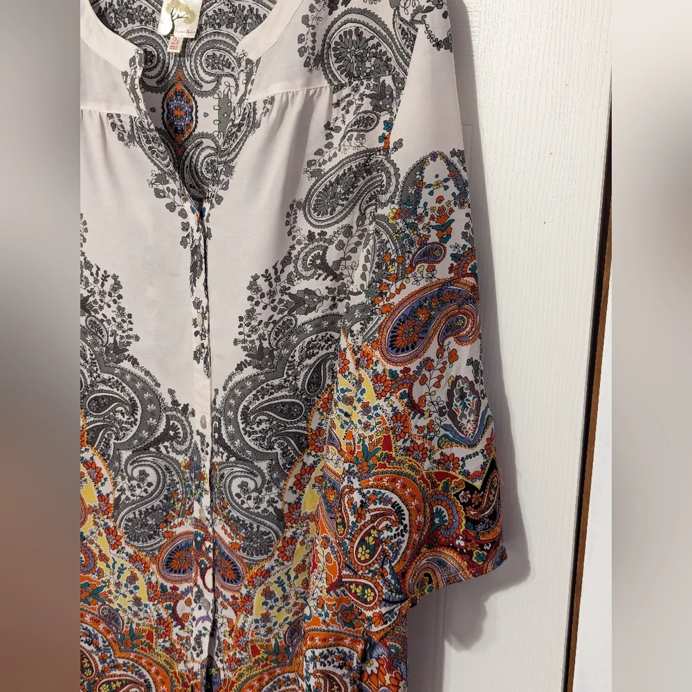 Fig and Flower. Top.  319 - Picture 3 of 7